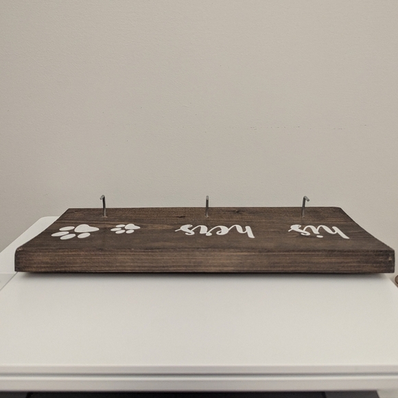 Key and Leash Wall Hanging Decor Piece - Picture 3 of 6